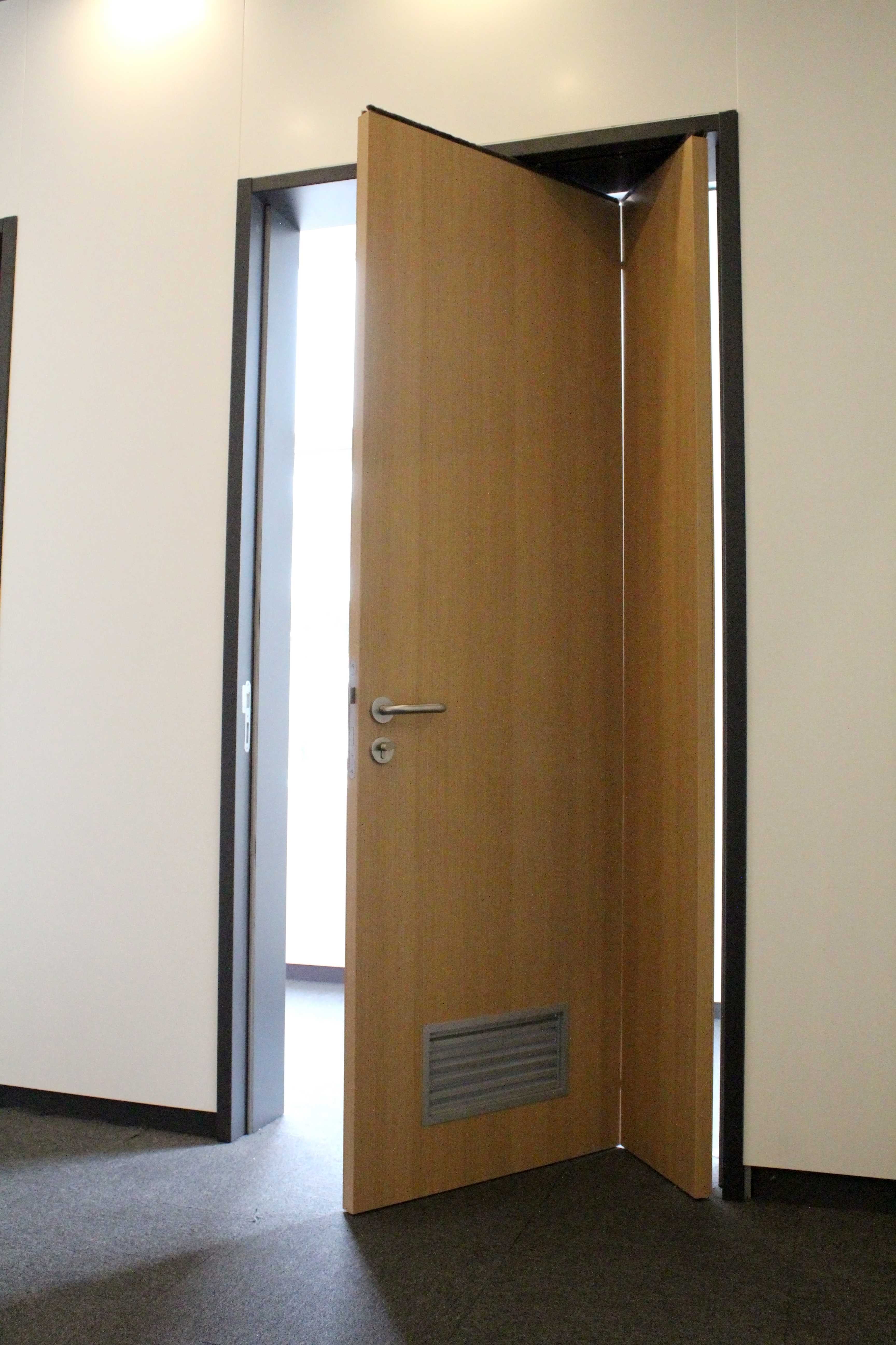 鋼質(zhì)平開(kāi)折疊門(mén)